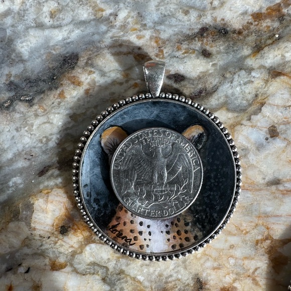 Handpainted cheetah pendant 1.4” round on stainless bezel 16” black chain OOAK - Picture 3 of 4
